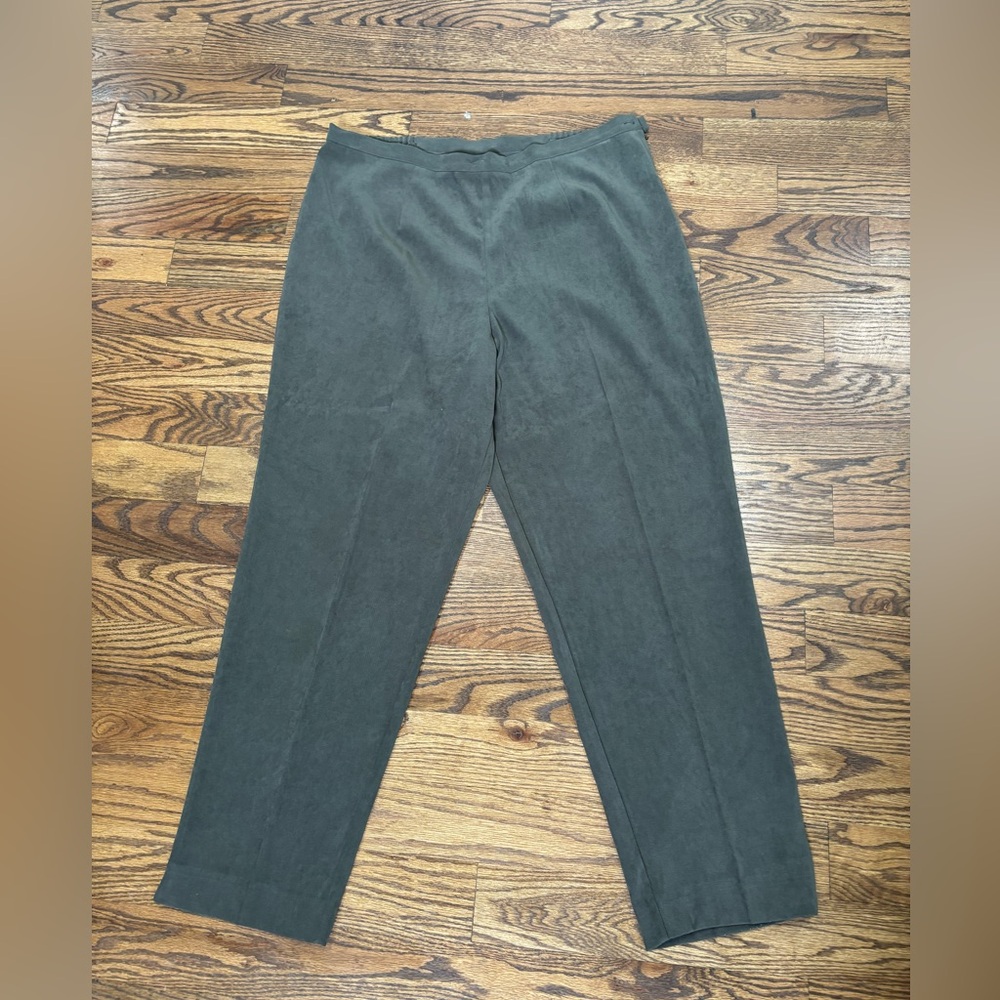 Giorgio Fiorline Plus Collection Women’s Plus Size Hunter Green Dress Pants- 18